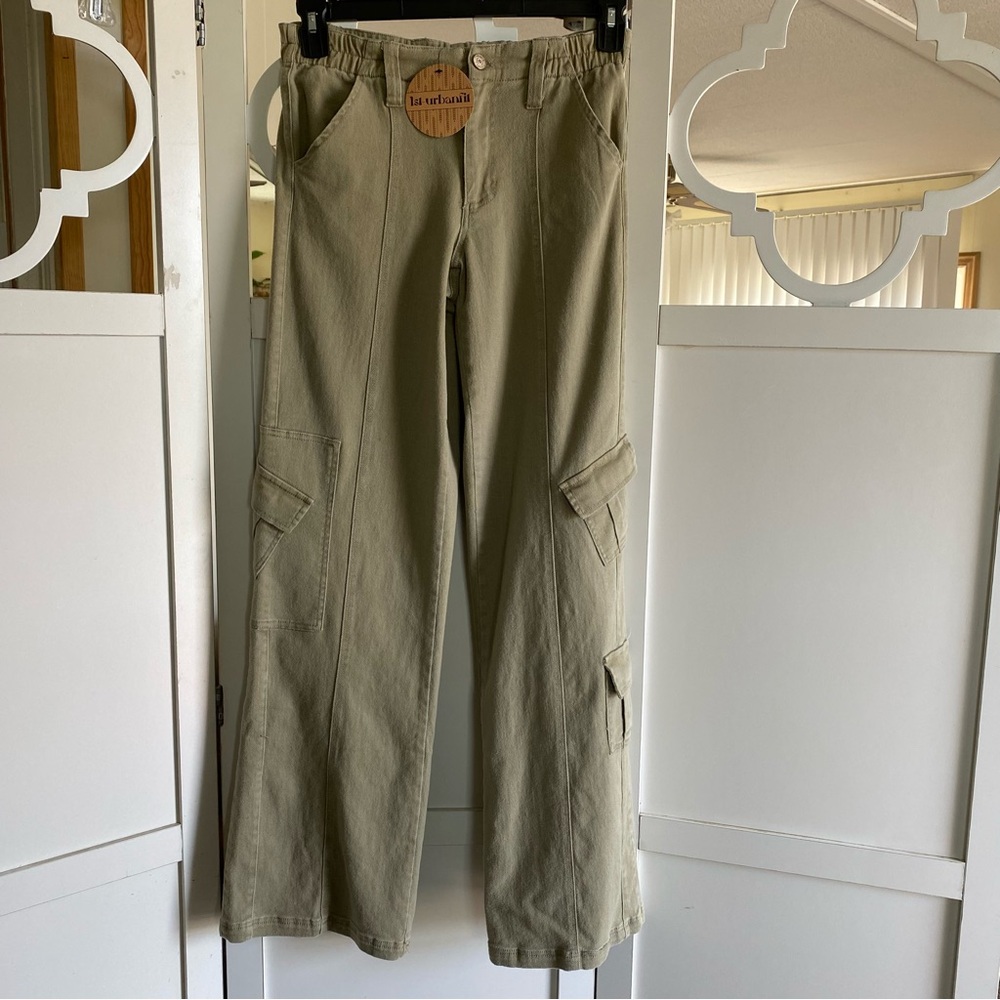 Women’s 1st Urbanfit NWT Pants Size Small front and 3 small leg pockets